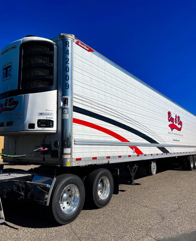 A photo of one of Bay & Bay's refrigerated trucking trailers. It is a ThermoKing smart reefer used for Bay & Bay's refrigerated transportation.