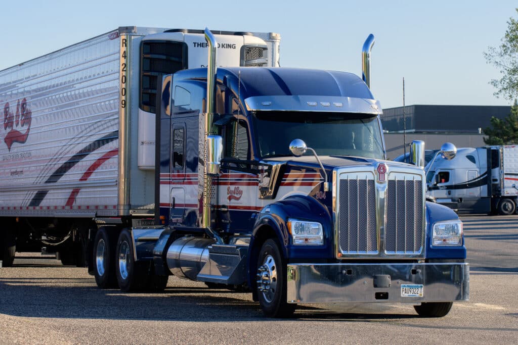 A photo of a Bay & Bay Kenworth W990 truck with a refrigerated trailer attached. This photo represents Bay & Bay's Power-Only services and solutions.